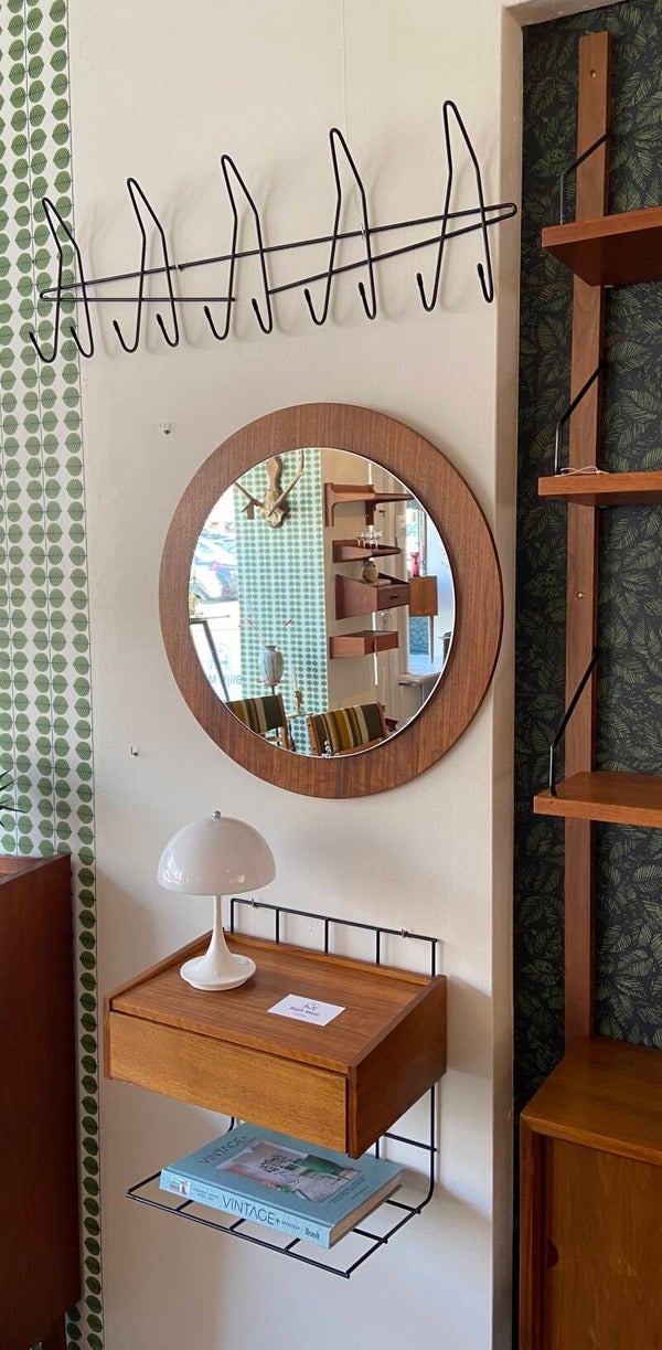 Complete vintage Deense halset: kapstok, spiegel en zwevend kastje