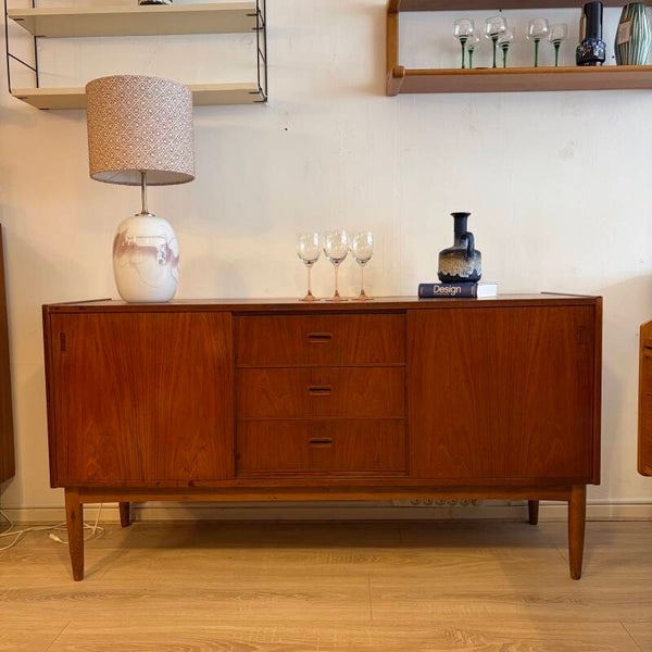 Dressoir met 3 laden en 2 schuifdeuren in teakhout