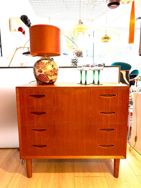 Deens teak 4-ladekast met ingelegde handgrepen