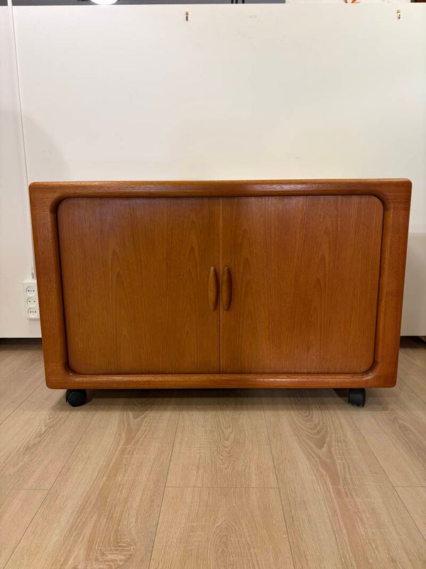 Audio-/TV-meubel  met tambourdeuren van Dyrlund