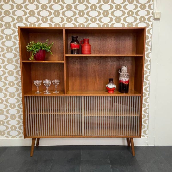 Vintage Deense boekenkast met glazen schuifdeuren