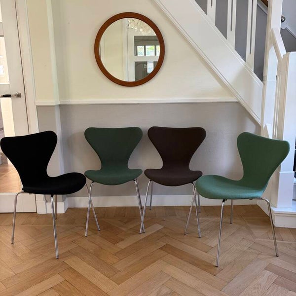 Set van 4 vlinderstoelen, series 7 Arne Jacobsen