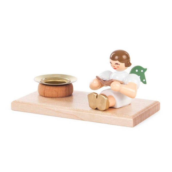 Kaarsenhouder met zittende engel uit het Ertsgebergte