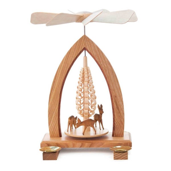 Kerstpyramide met hertjes uit het Ertsgebergte