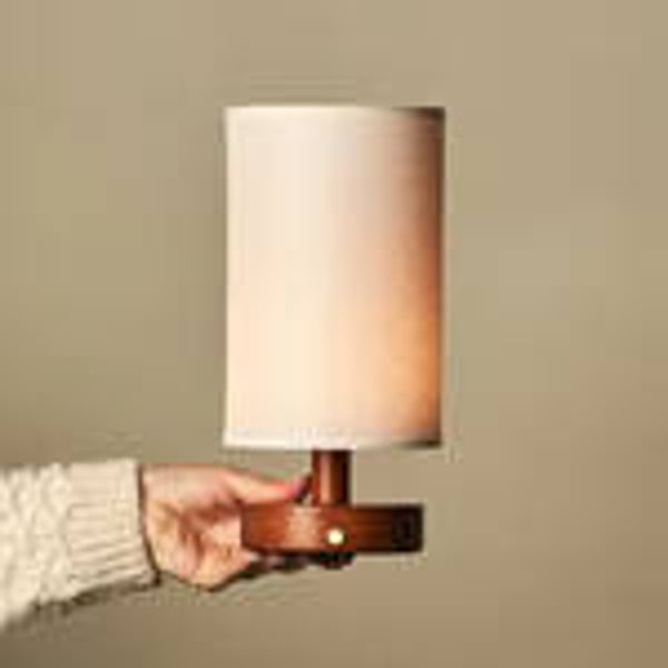 Houten oplaadbare tafellamp kastanjebruin met linnen kap van Tavellio (nieuw)