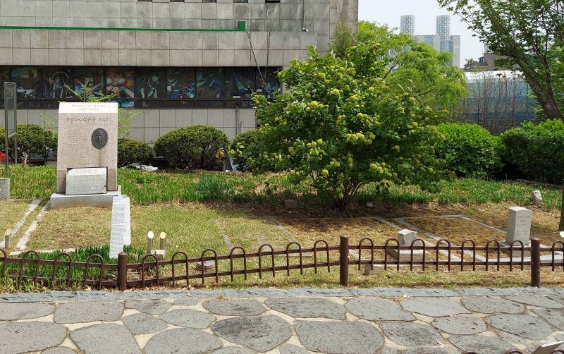 하디 선교사와 부인 마가렛, 그리고 아이들의 무덤