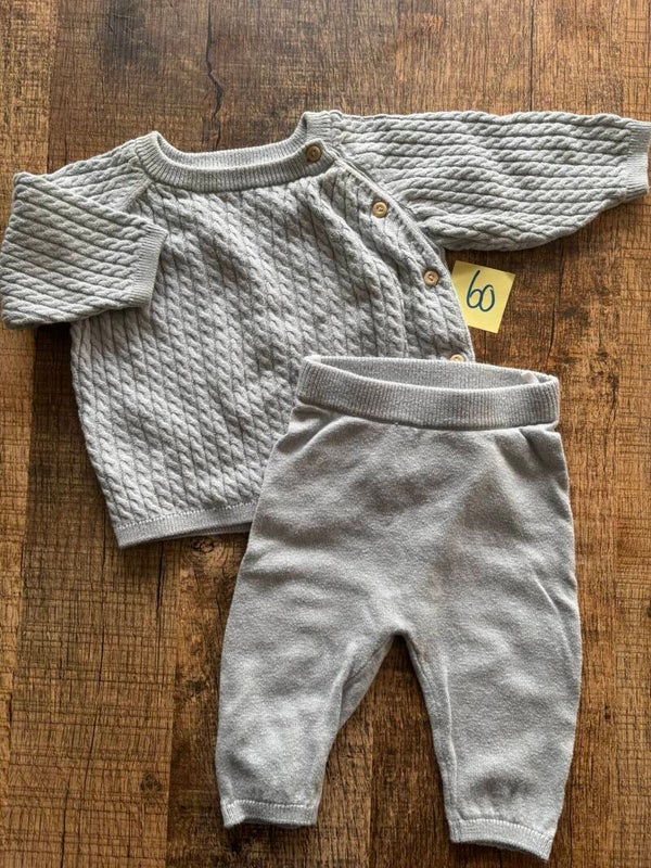 060 Pakje 2-delig licht blauw mt56