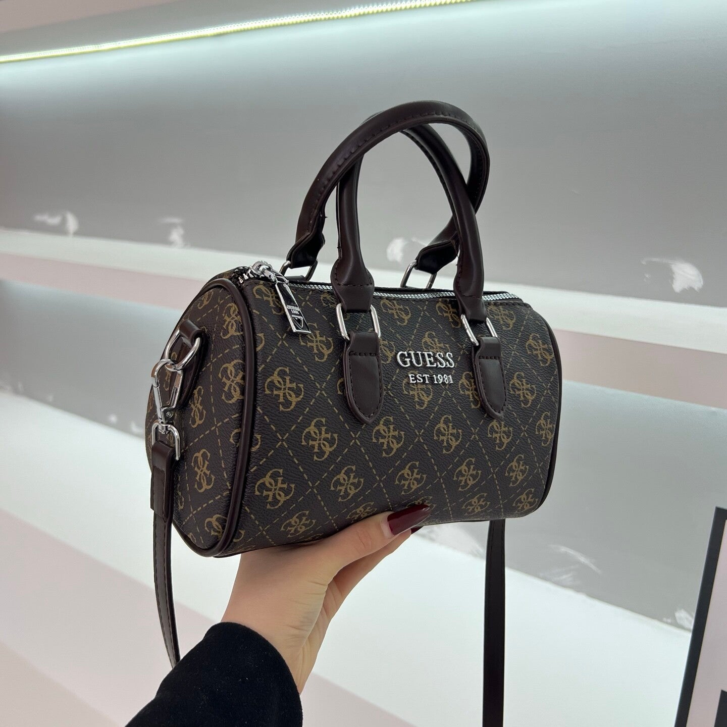 SAC GUESS