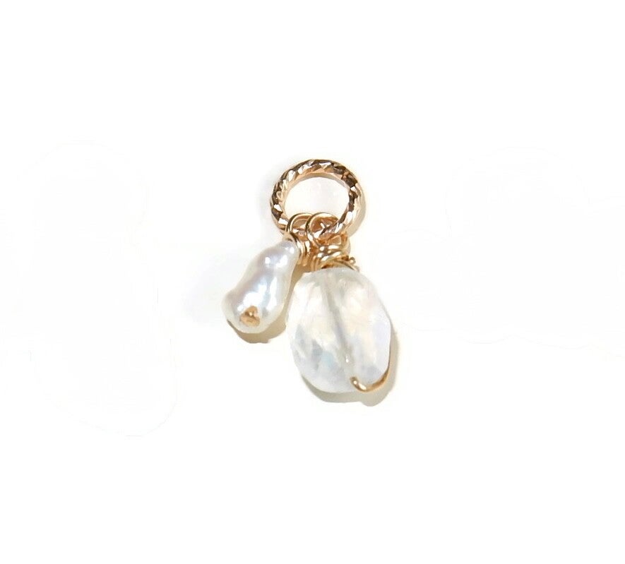 charm Moonstone and irregular shaped freshwaterpearl CHPG3086