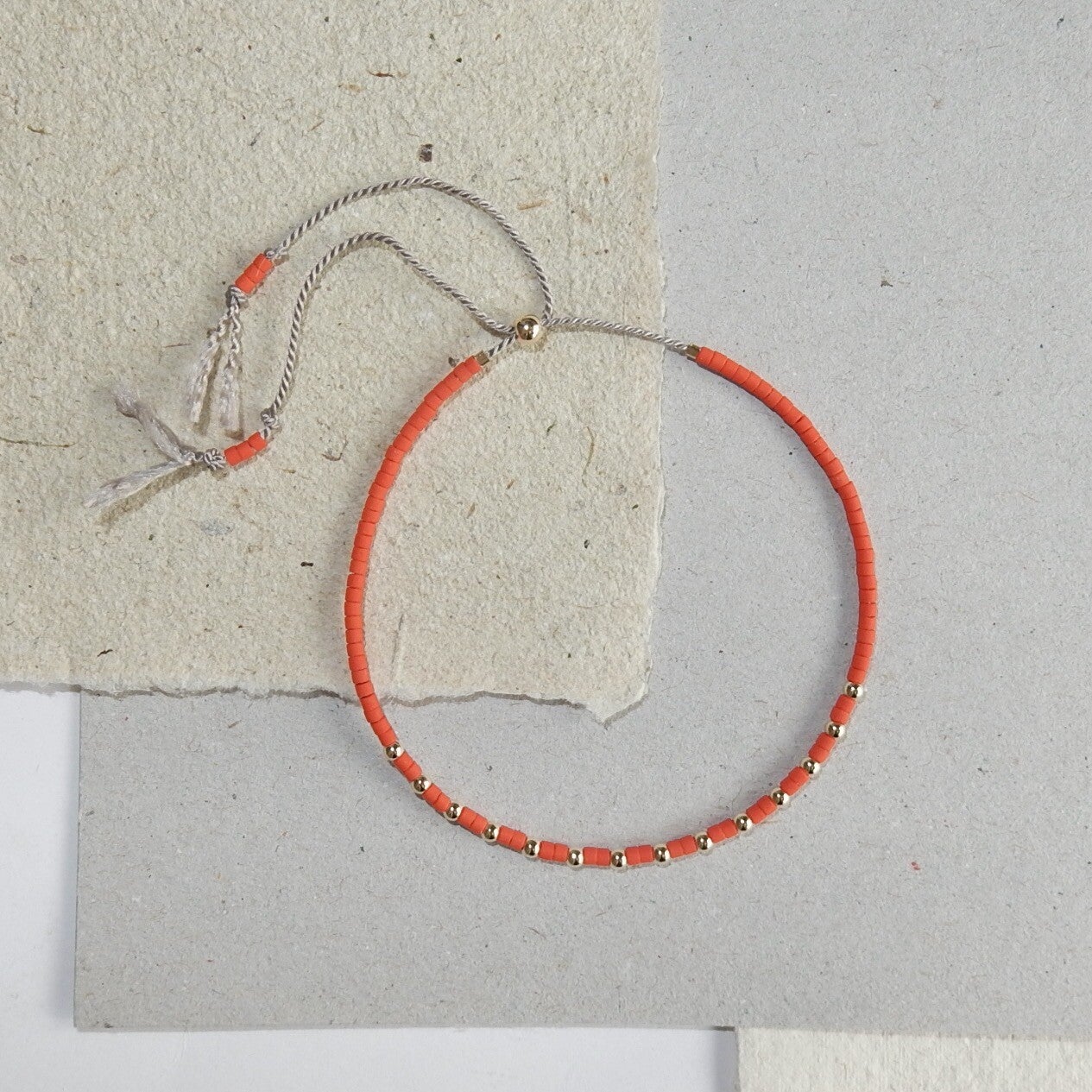 adjustable silk bracelet Lafauve Fire with 2 mm goldfilled beads BLS3007