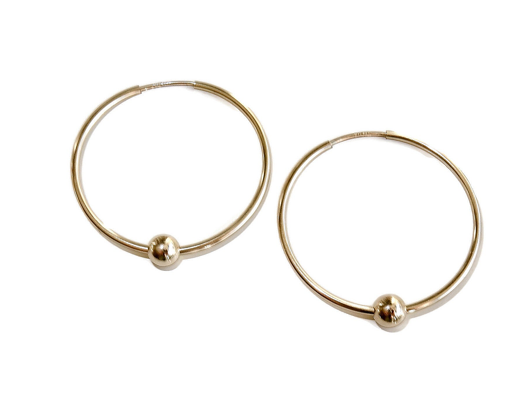 endless hoops 20 or 30 mm with goldfilled bead EB2780