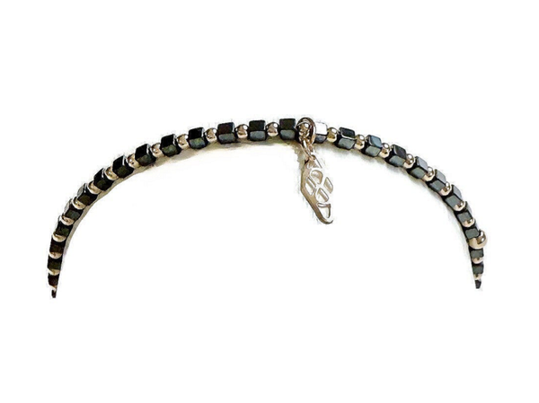 flexbracelet 2 mm goldfilled beads and 2 mm shiny black Hematite cubes BF3161