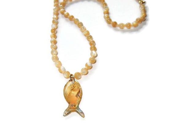 Necklace MOP Ochr with fish NMOPO3359