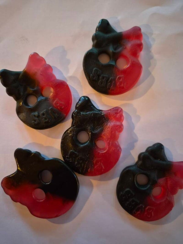 Bubs - raspberry/ liquorice skulls