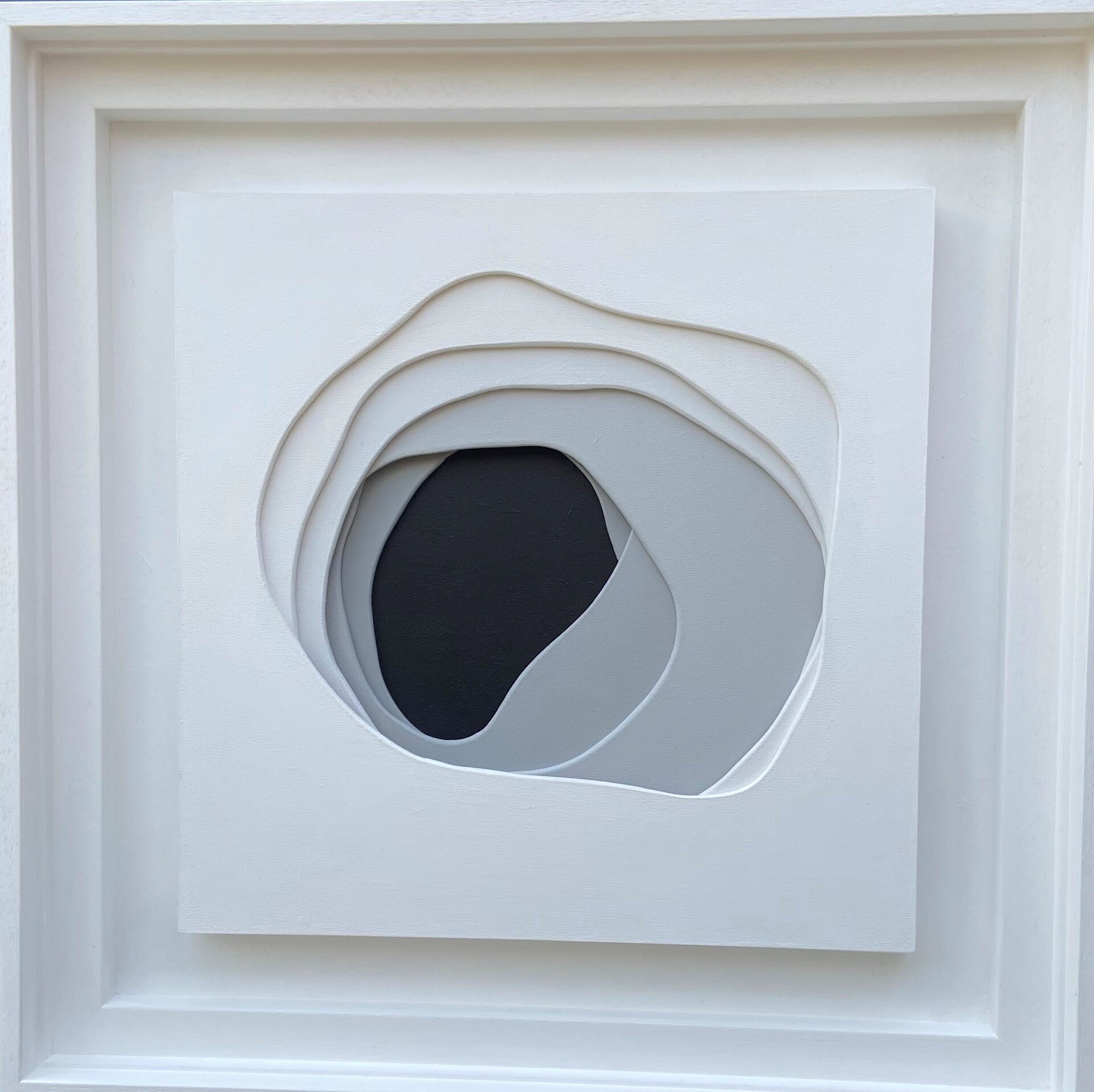 3D (MDF) cirkel zwart/wit 40x40 cm inclusief baklijst