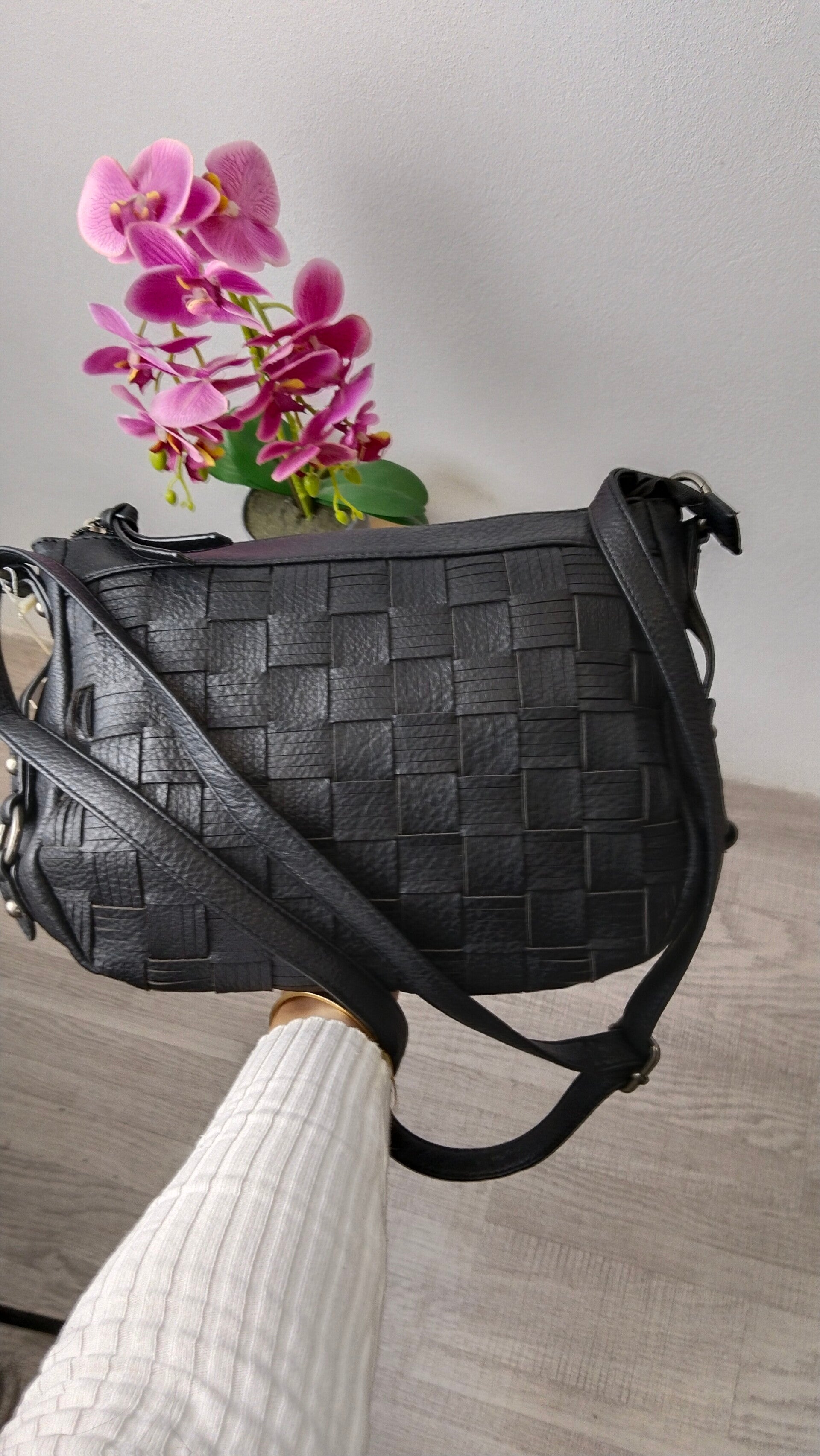 BOLSO NEGRO CON TEXTURA