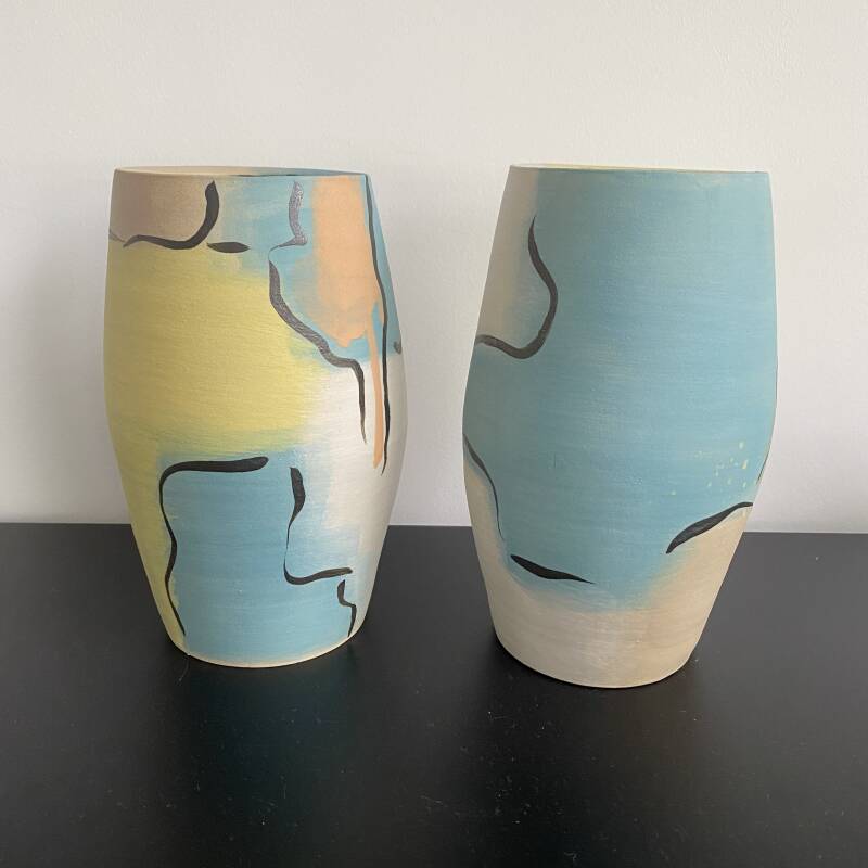 Maries keramiek, vrolijk gekleurde vazen