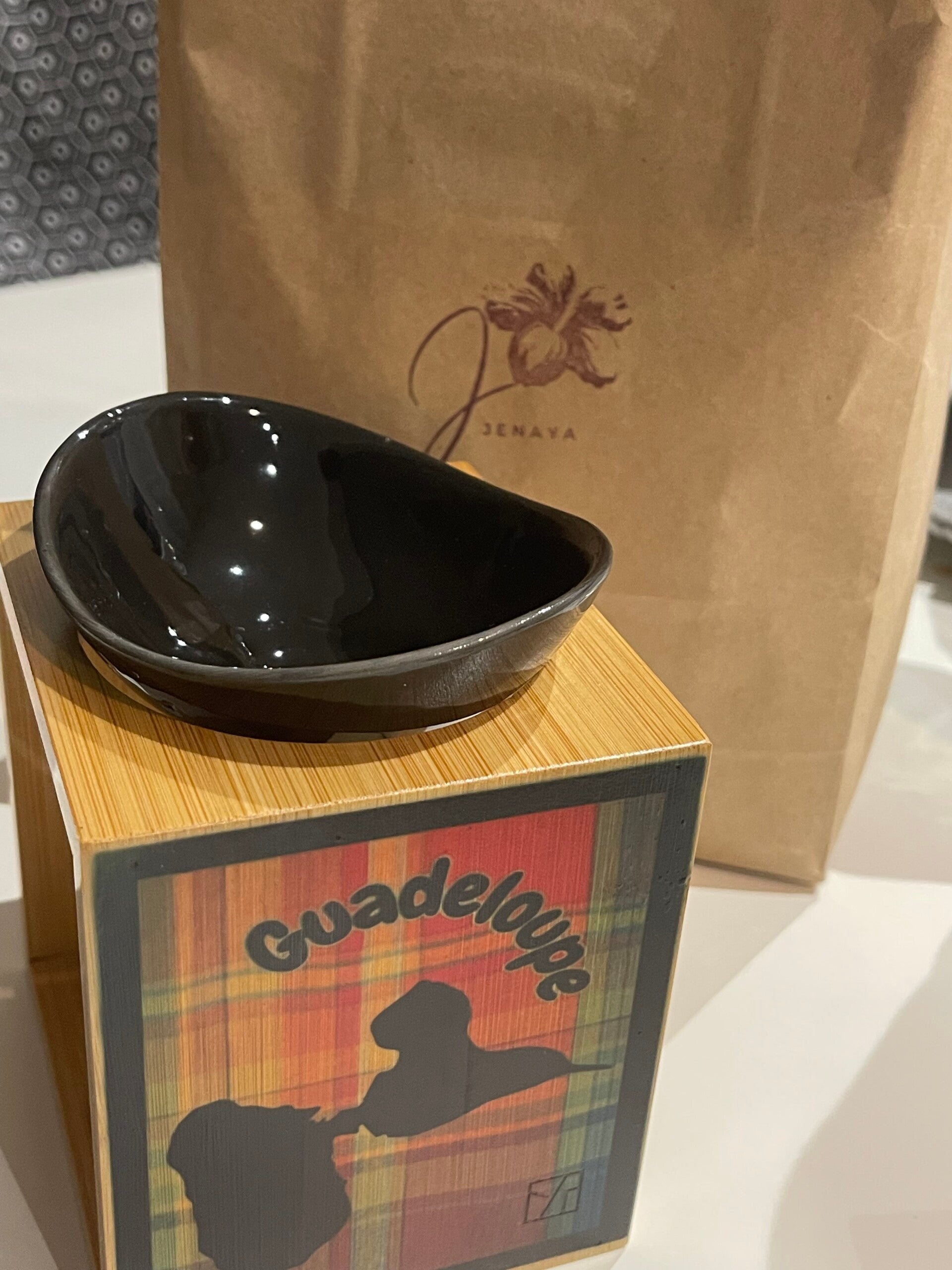 Brûle-parfum personnalisé avec son briquet rechargeable, 1 fondant parfumé au choix et une bougie chauffe plat