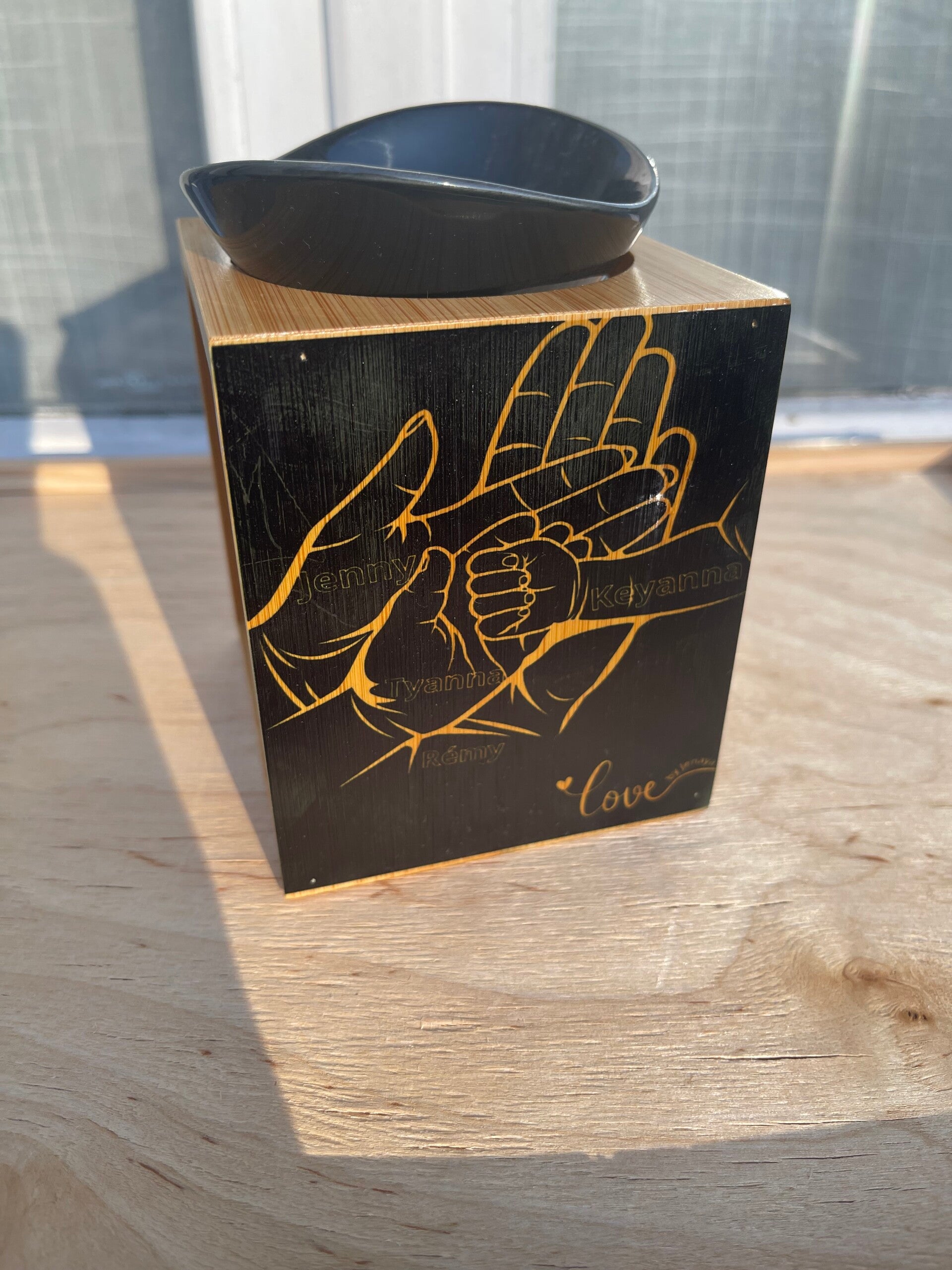 Brûle-parfum personnalisé avec son briquet rechargeable, 1 fondant parfumé au choix et une bougie chauffe plat