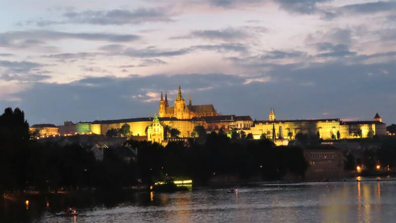 De Praagse Burcht in het donker