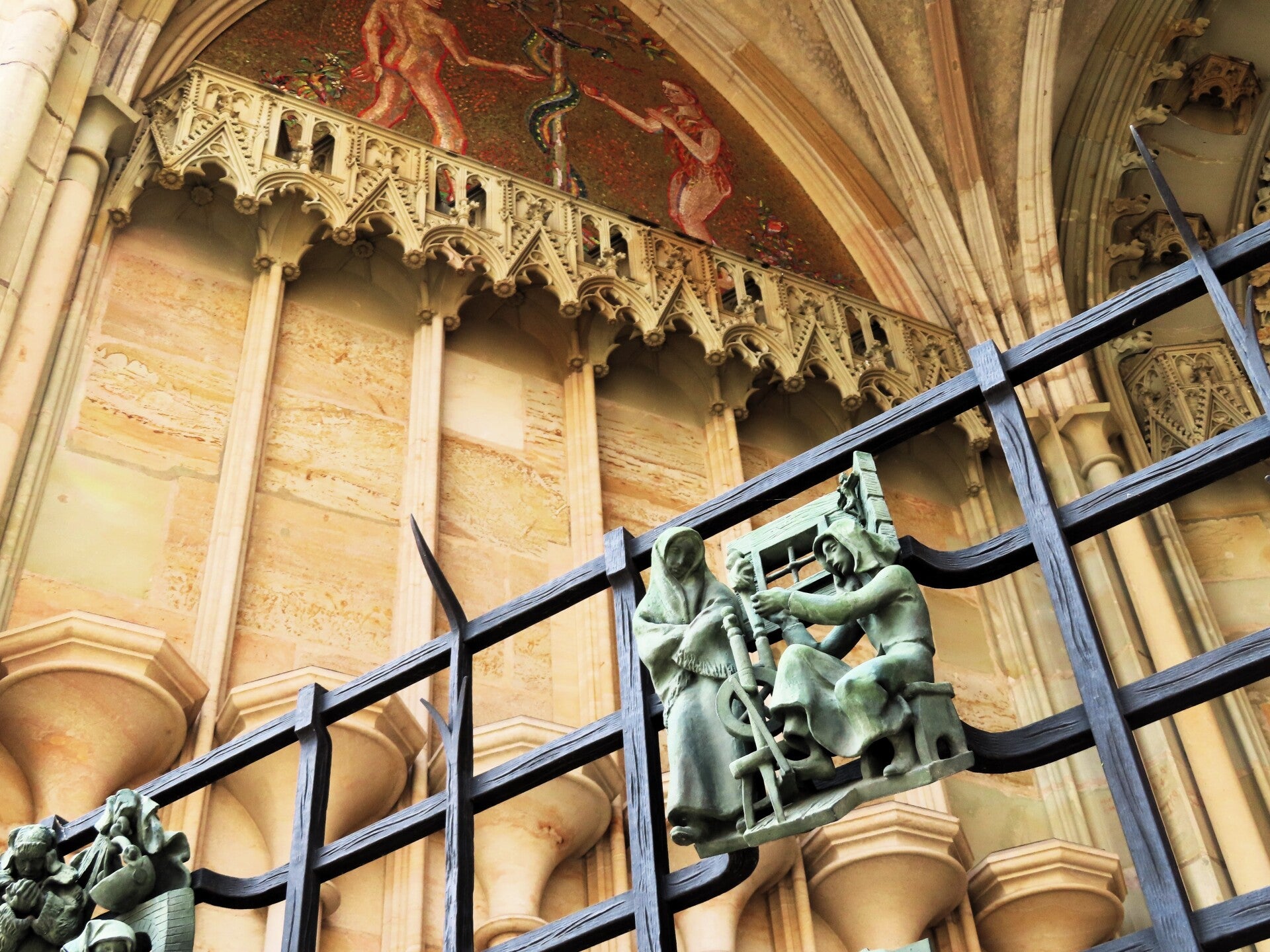 praagse-burcht-binnen-kerk-vitus-deel-2-standard-xbtmyc.jpg