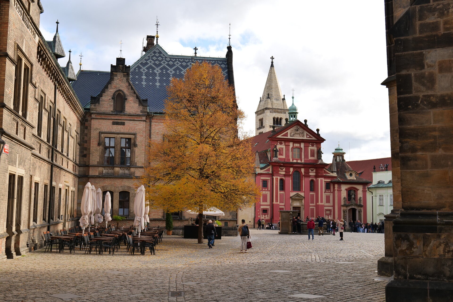 praagse-burcht-joris-basiliek-kerk-19-standard.jpg