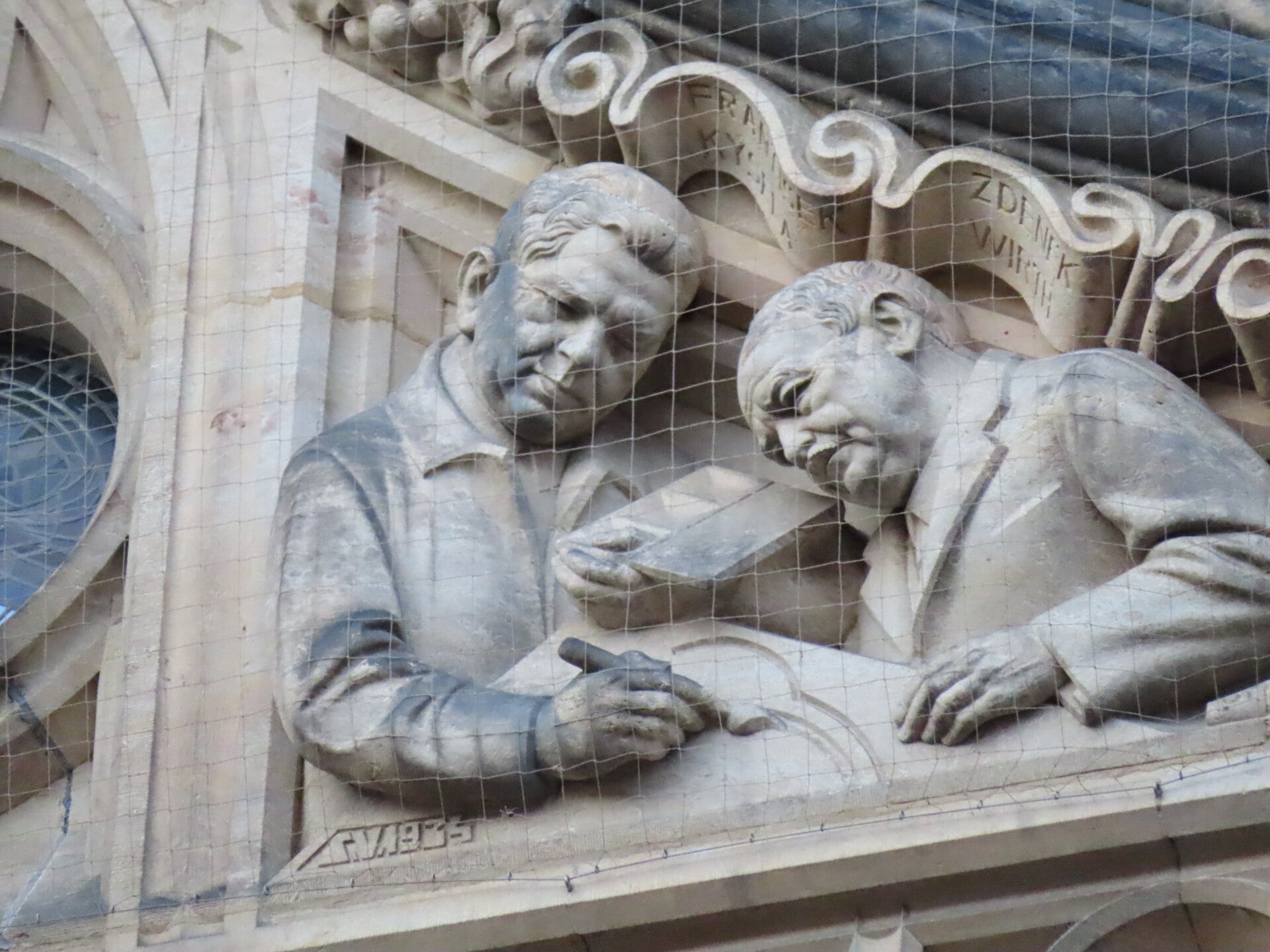 praagse-burcht-sint-vitus-kathedraal-detail-2-standard-evrm2b.jpg