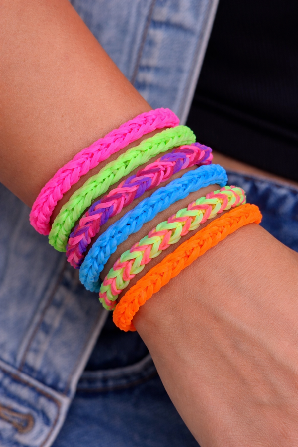 Handgemaakte Loom Armbandjes – Uniek & Kleurrijk