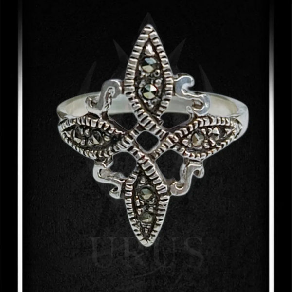 Anillo Nudo de Bruja