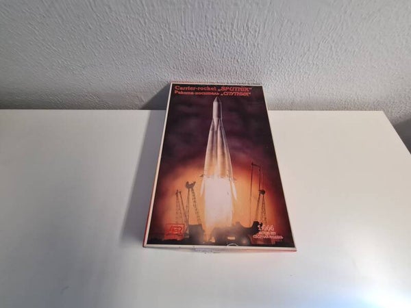 Carrier-rocket "Sputnik" AER Moldova  Nr. 14401  1:144