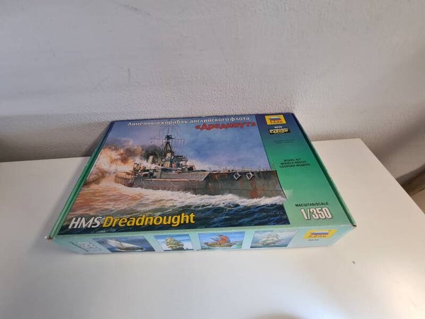 HMS Dreadnought Zvezda  Nr. 9039  1:350 neu