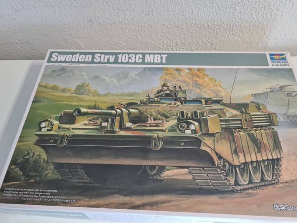 Sweden Strv 103C MBT Trumpeter  Nr. 00310  1:35 neu