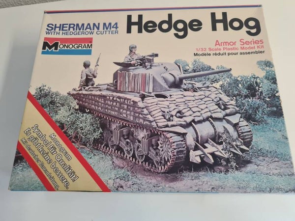 Armor Series Sherman M4 Hedge Hog with Hedgerow Cutter Monogram  Nr. 4201  1:32