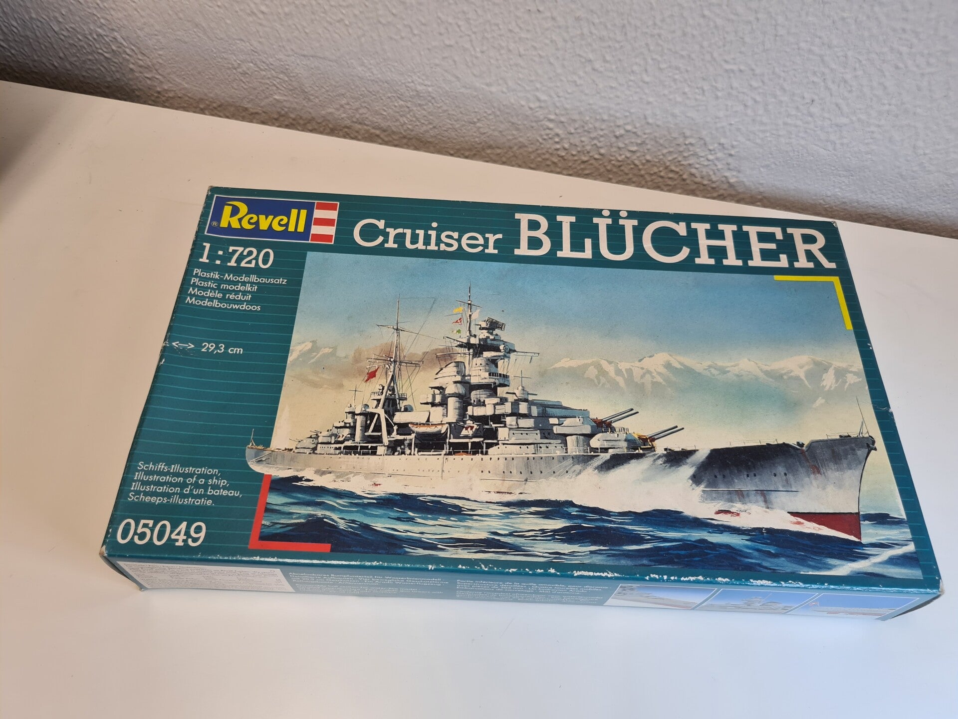 German Heavy Cruiser Blücher Revell  Nr. 05049  1:720