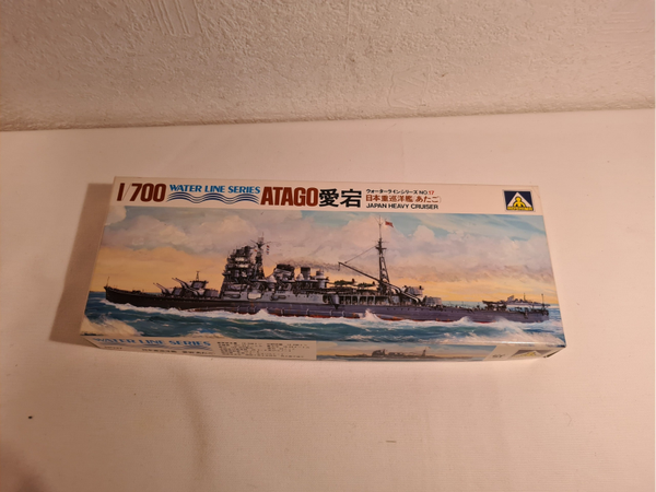Water Line Series Japan Heavy Cruiser Atago w/late 1970s logo Aoshima Nr. WL.C017 1:700