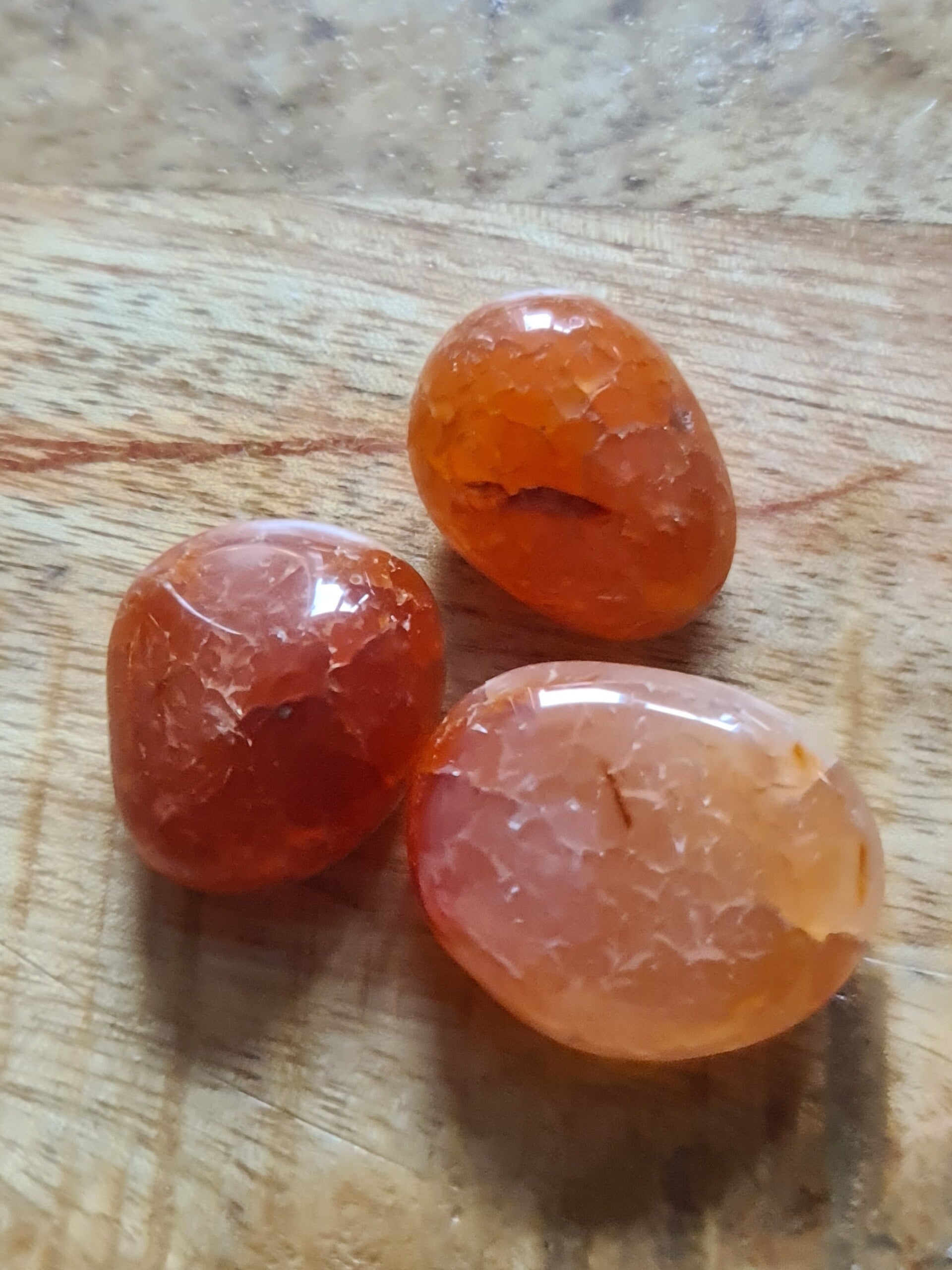 Crackle Carneool trommelsteen