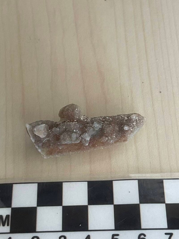 Heksenvinger 3 (Kwarts punten met Druzy en Overgroeiing)