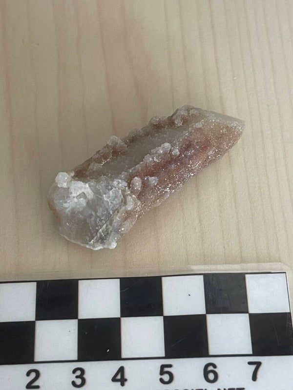 Heksenvinger 4 (Kwarts punten met Druzy en Overgroeiing)