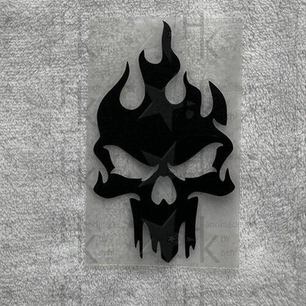 Bügelbild - Totenkopf / Schädel mit Flammen (Feuer)