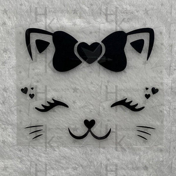 Bügelbild - Katze mit Schleife und Herzen