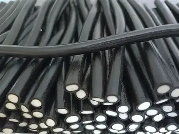 Sticks fourrés lisses réglisse (x5)