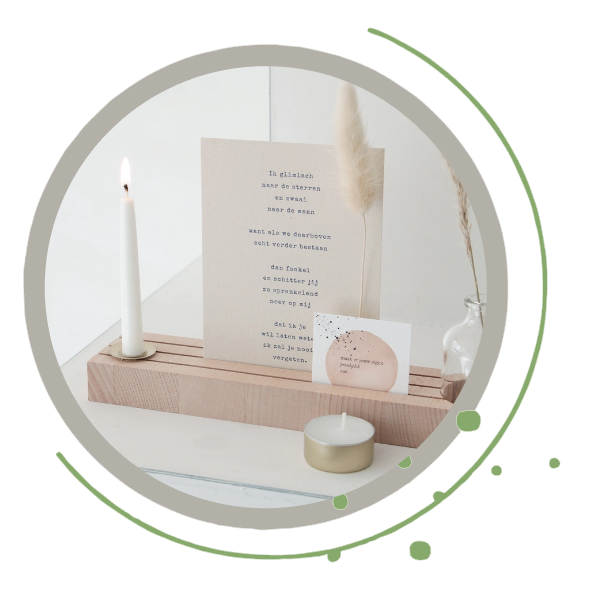 Kaarten houder met vaasje en druppelkaars houder