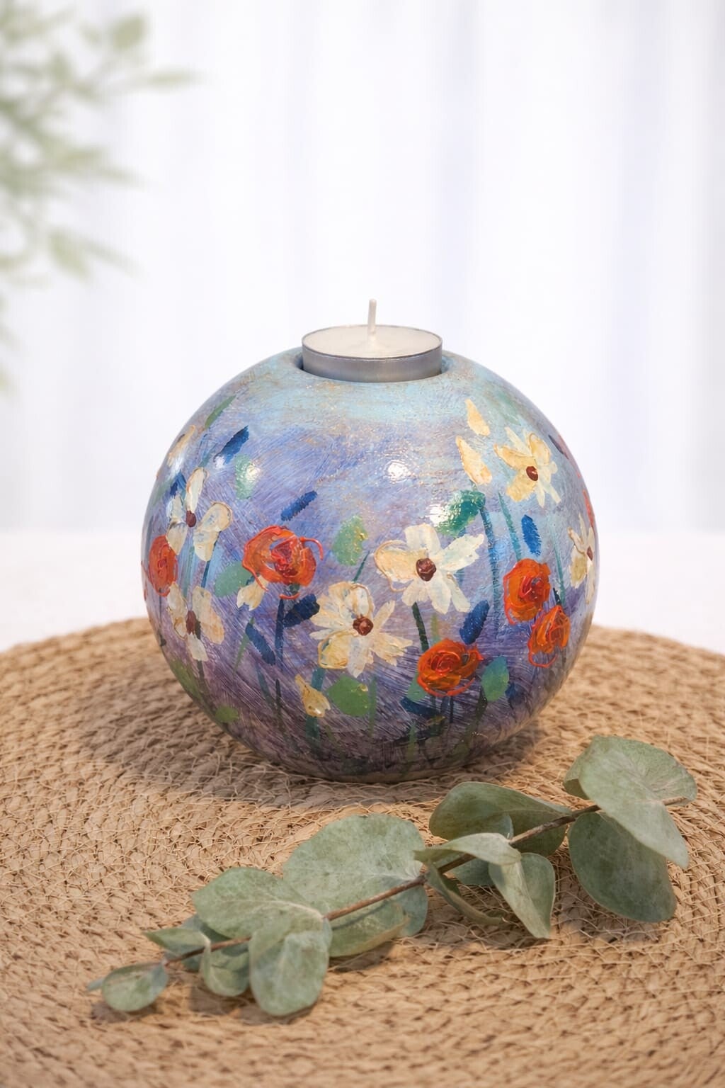 Urn waxine licht met bloemen