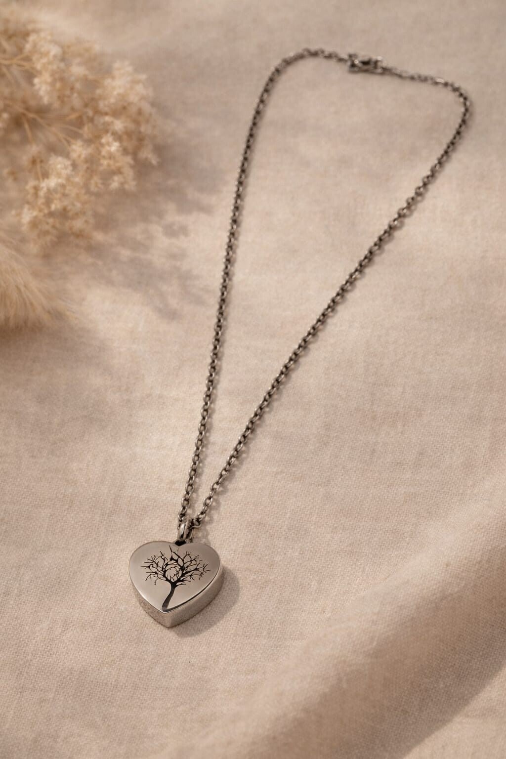 As ketting hartje met boom