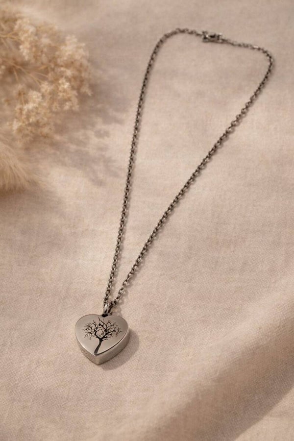 As ketting hartje met boom