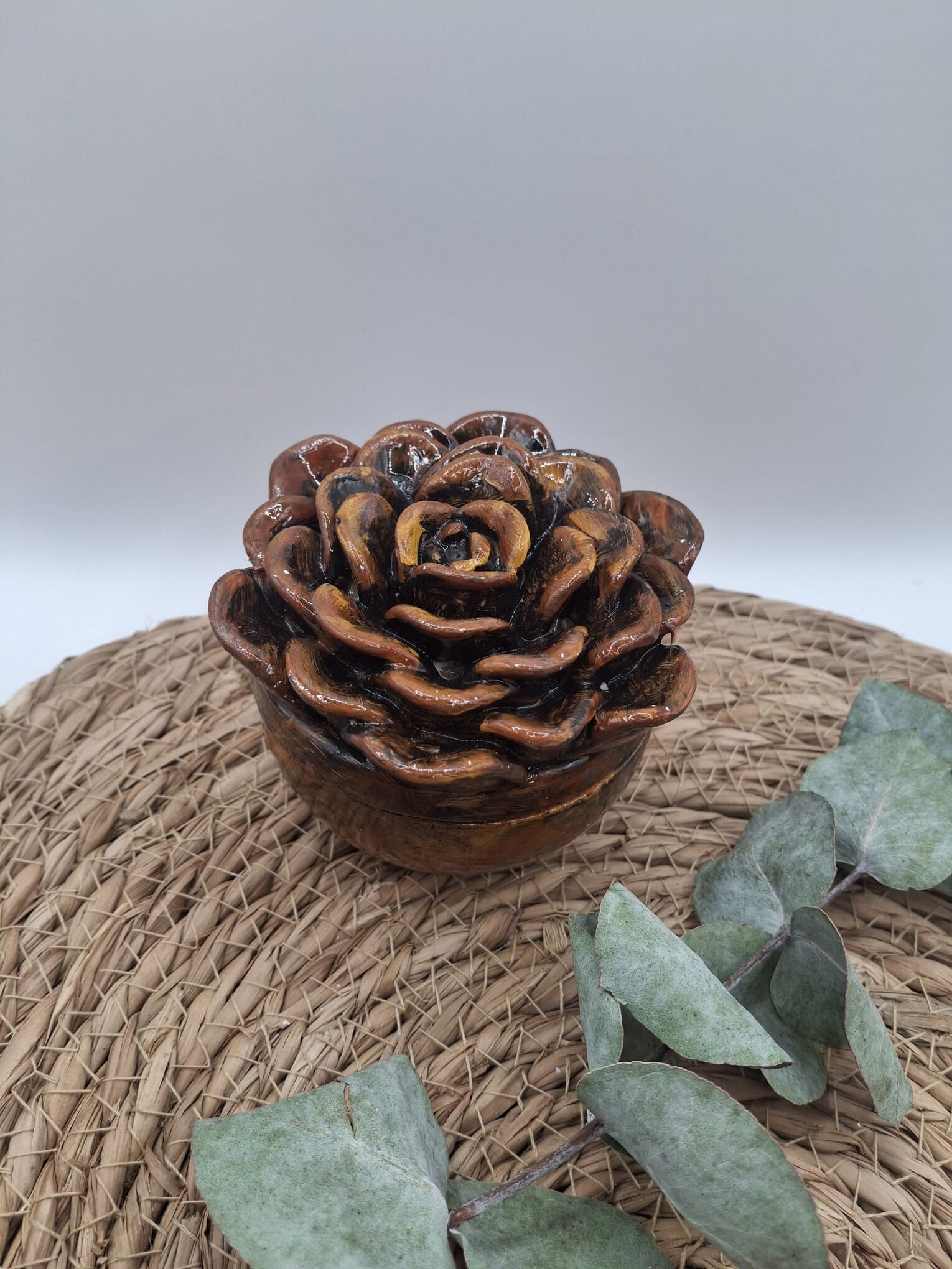Urn bloem bruin