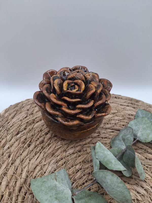 Urn bloem bruin