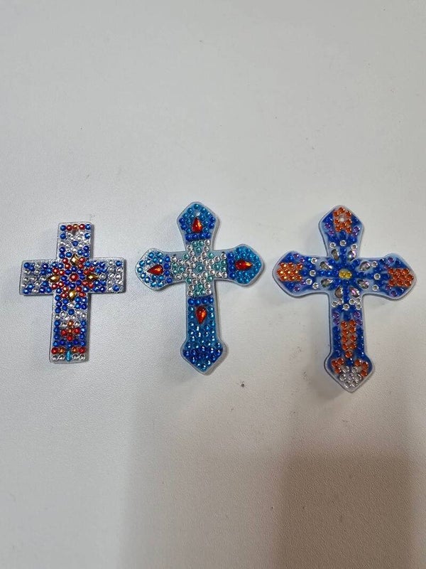 Diverse nøkkelringer laget i diamond painting