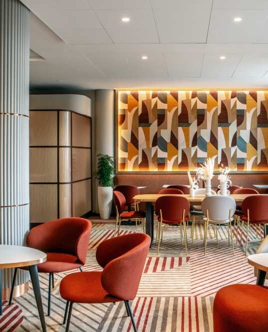 Chaises Calligaris Inès au restaurant de l'AC Hotel Paris Porte Maillot