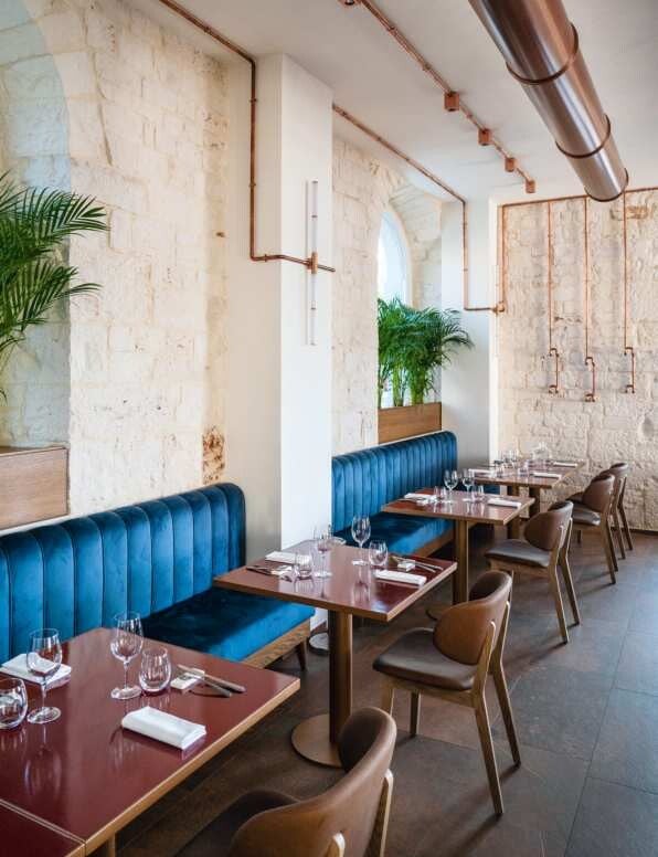 Restaurant Goodo dans les Pouilles : chaises Calligaris Claire